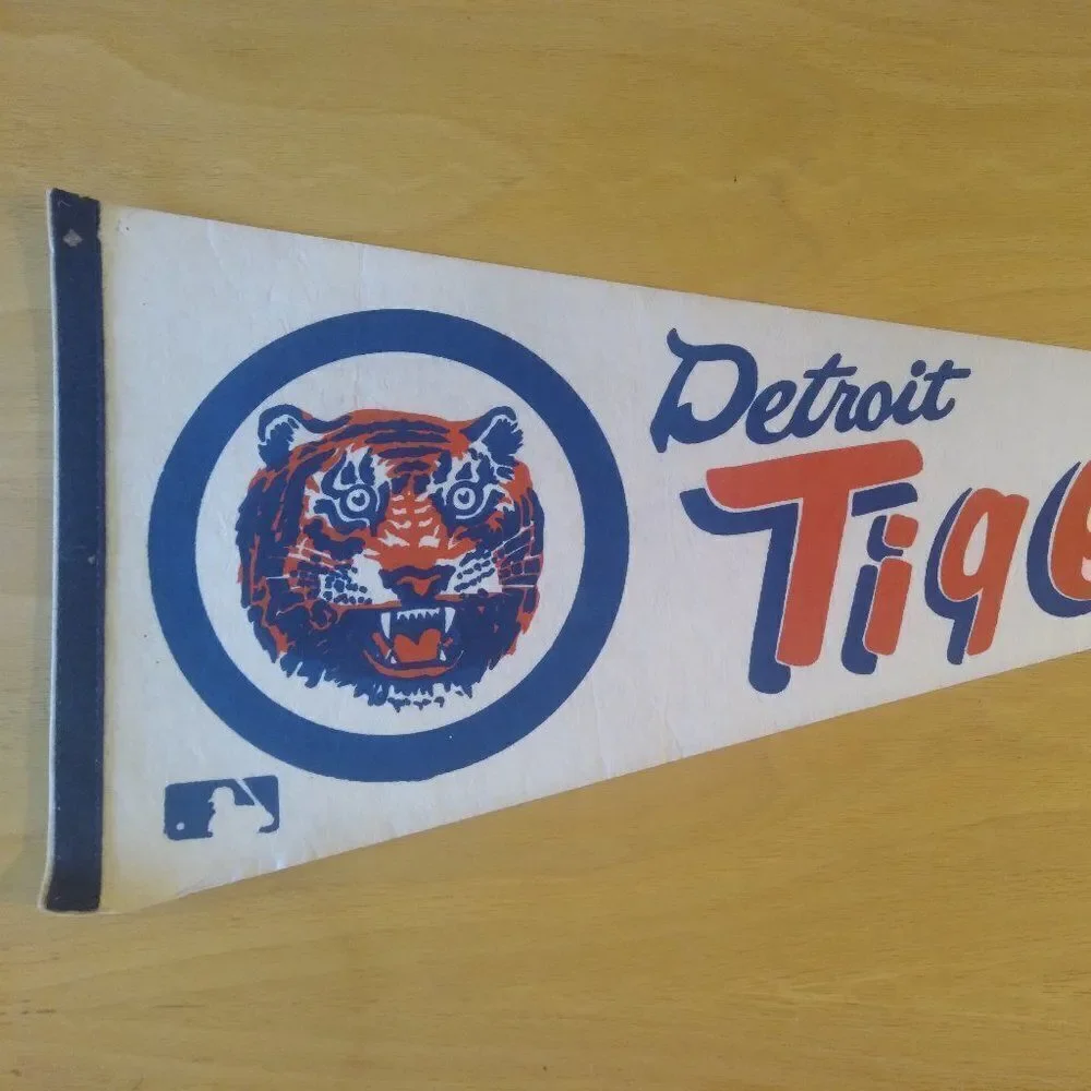 Vintage 60s Detroit Tigers MLB Pennant Flag 29.5